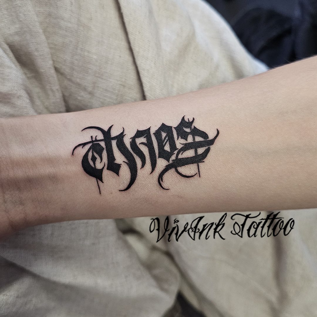 Chaos felirat tetoválás