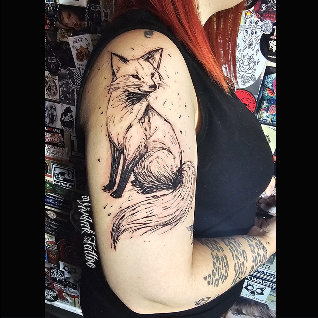 Róka tinta paca tetoválás felkaron