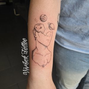 Fej és bolygók tetoválás