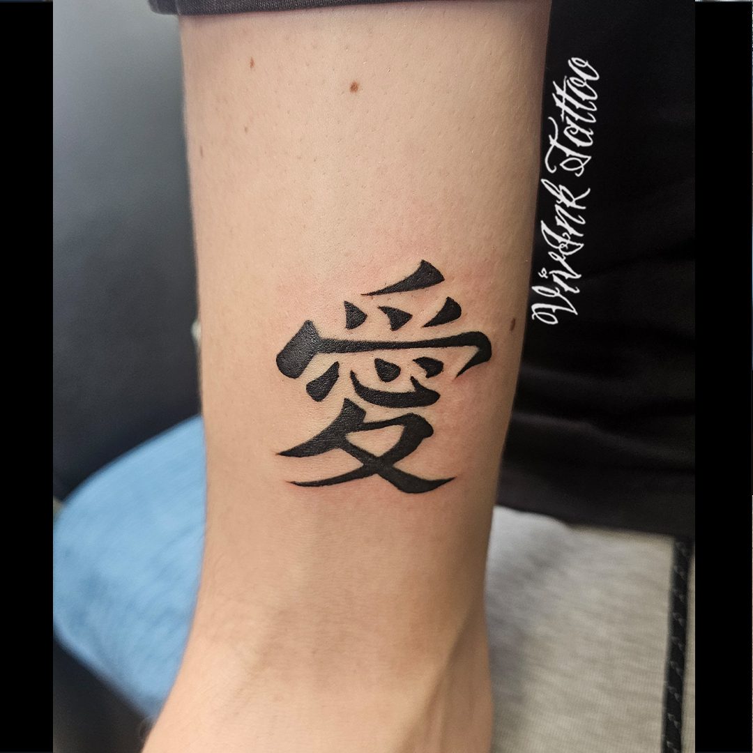 Love Kanji tetoválás