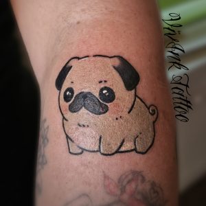Mopsz, cuki, színes tetoválás
